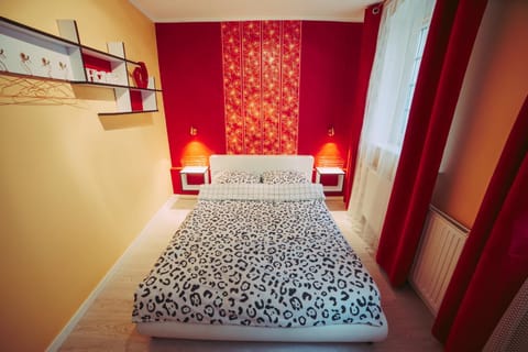 Spring, Bed, Off site, Day, Other, Photo of the whole room, Decorative detail, Bedroom