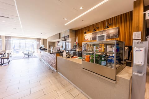 Restaurant/places to eat, Coffee/tea facilities, Food and drinks, Food