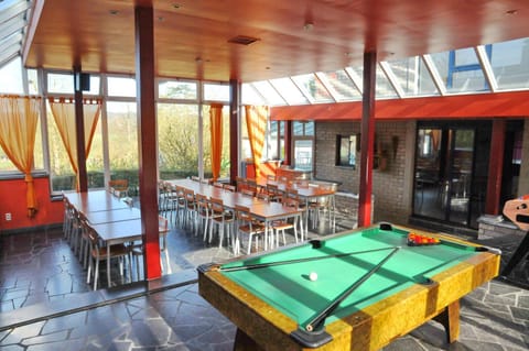Billiard, Dining area