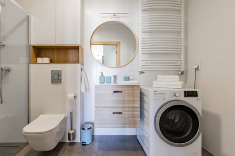 Toilet, Bathroom, towels, washing machine, dryer