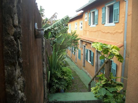 Facade/entrance
