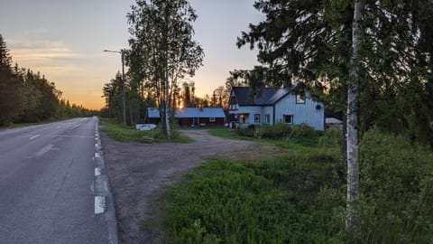 Property building, Neighbourhood, Garden, Street view, Sunset
