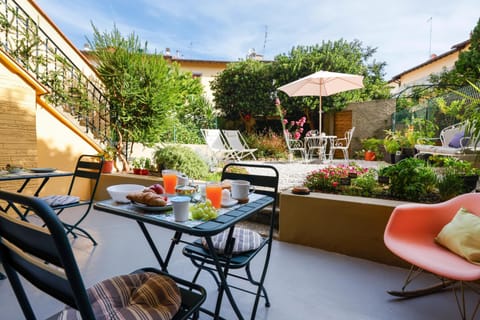 Garden, Breakfast
