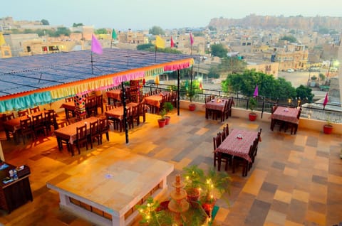 Restaurant/places to eat, City view