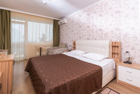 Bed, View (from property/room), Photo of the whole room, Bedroom, Family, heating, air conditioner