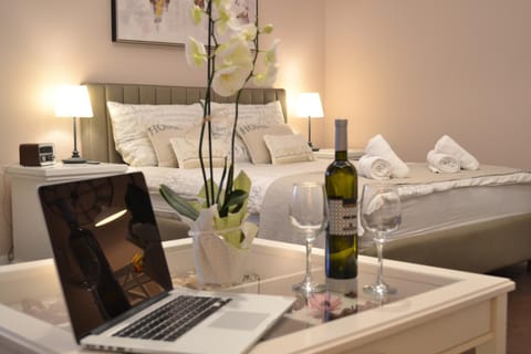 Living room, Decorative detail, Bedroom