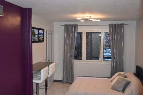 Bed, Living room