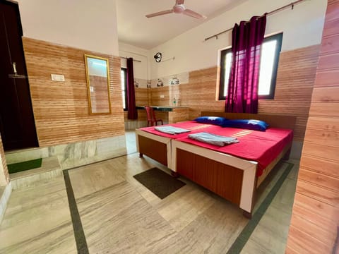 Kitchen or kitchenette, Bedroom, River view