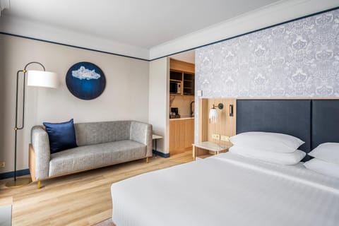 Bed, Kitchen or kitchenette, Seating area, Bedroom, wardrobe