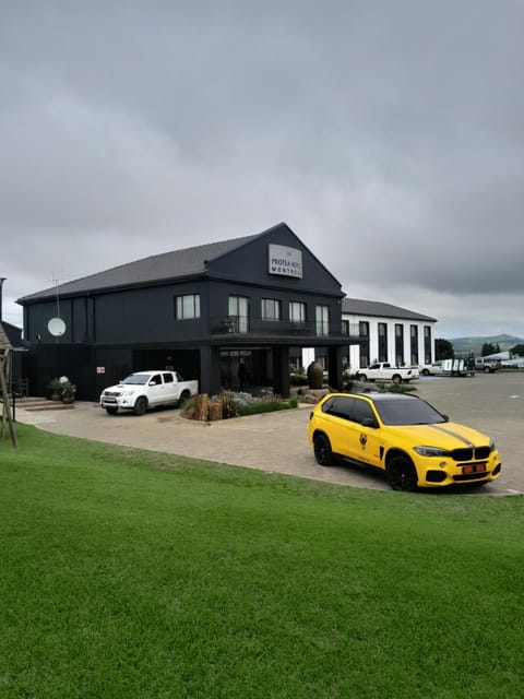 Property building, Day, Parking