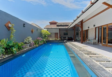 Property building, Pool view, Swimming pool