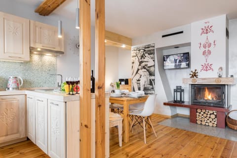 TV and multimedia, Kitchen or kitchenette, Seating area, Dining area