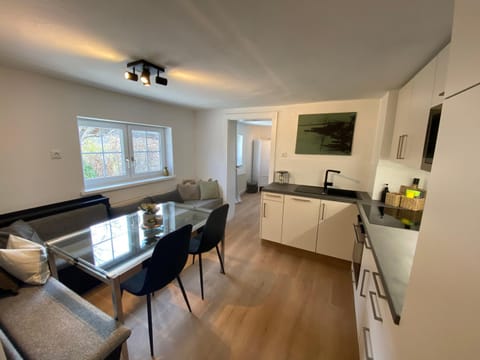 Kitchen or kitchenette, Seating area, Dining area, pet friendly, stove