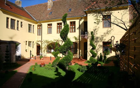 Day, Garden