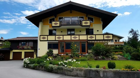 Facade/entrance, Bird's eye view