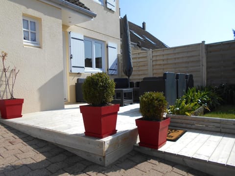 Patio, Facade/entrance