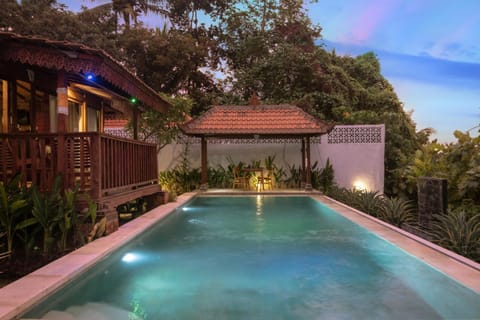 Swimming pool, Swimming pool