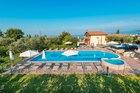 Property building, Facade/entrance, Property logo or sign, Hot Tub, Balcony/Terrace, Garden view, Lake view, Pool view