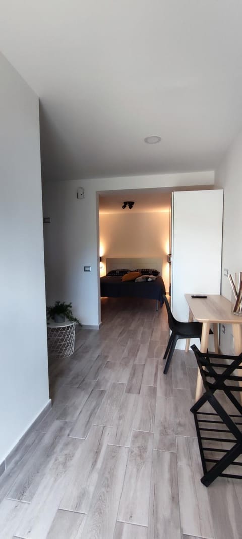 Photo of the whole room, Seating area