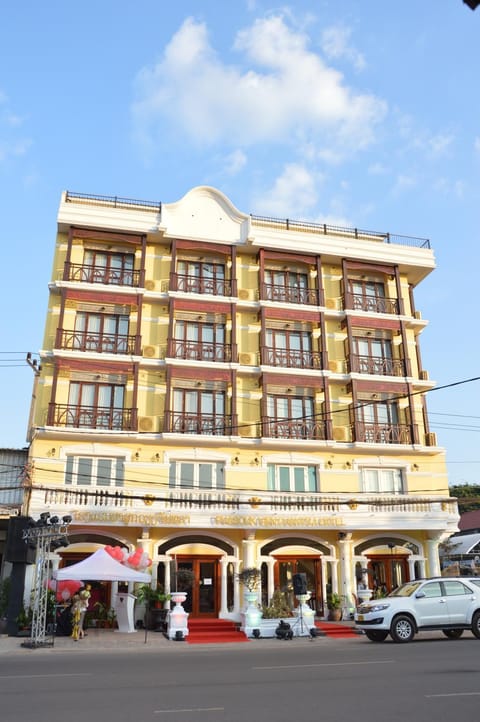 Facade/entrance