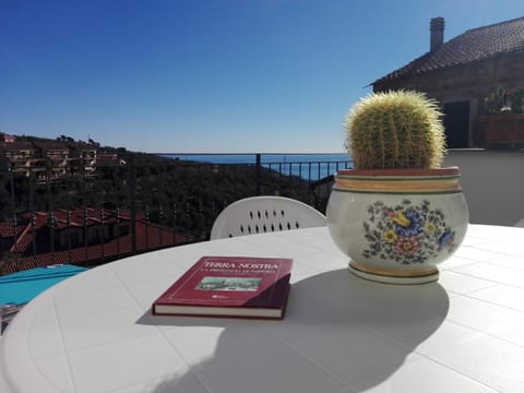 Restaurant/places to eat, Day, Natural landscape, Balcony/Terrace, On site, Sea view, Supermarket/grocery shop