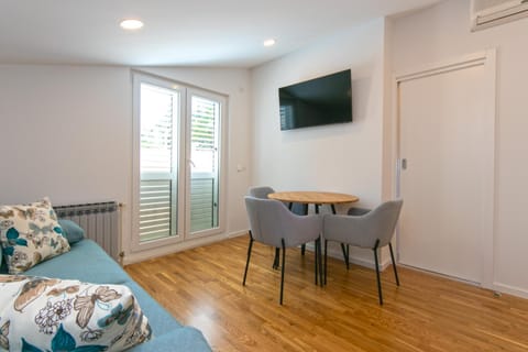 Guest house Lenka Bed and Breakfast in Brela