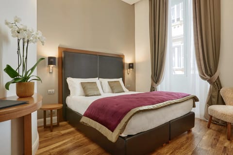 Photo of the whole room, Bedroom, City view