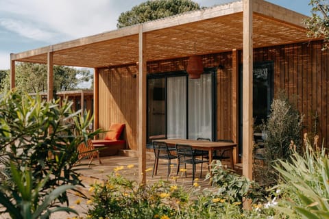 Property building, Patio, Spring, Day, Garden, Balcony/Terrace, Garden view