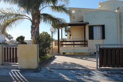 Facade/entrance, Garden