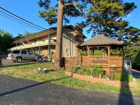 Property building, Garden view, Parking