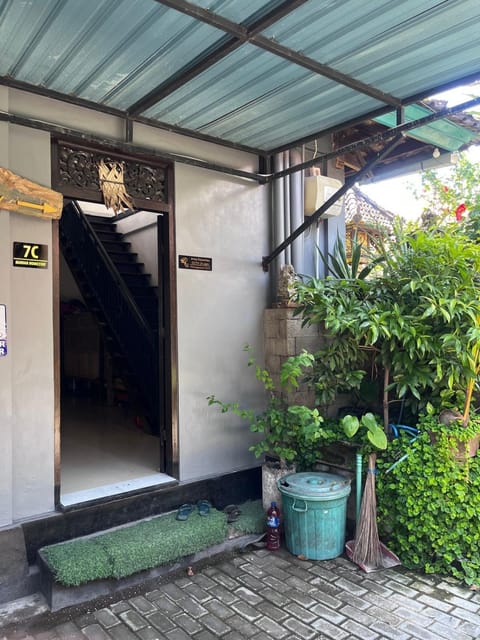 Property building, Facade/entrance, Day, Garden, Garden view