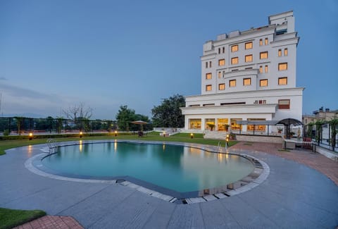 Swimming pool, Swimming pool
