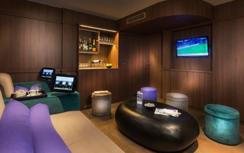 TV and multimedia, Lounge or bar, Seating area