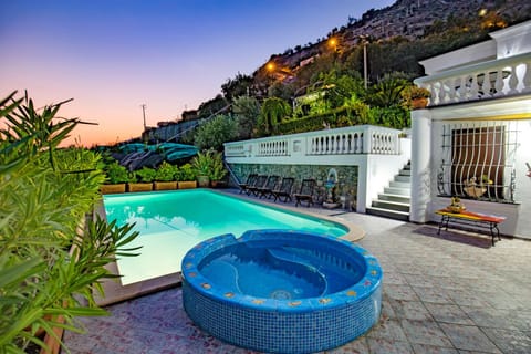 Hot Tub, Swimming pool