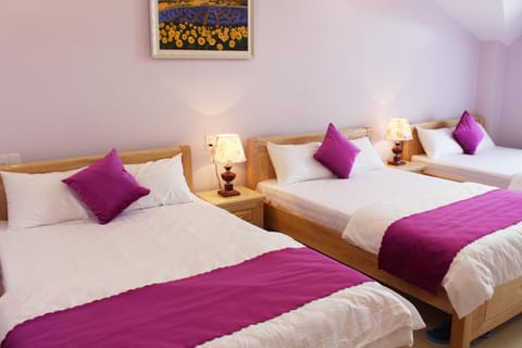 Photo of the whole room, Bedroom, City view, Street view, Family