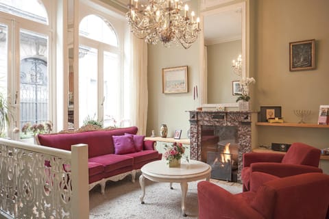 Communal lounge/ TV room