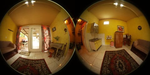 Bed, TV and multimedia, Coffee/tea facilities, Kitchen or kitchenette, Living room, Dining area, Area and facilities