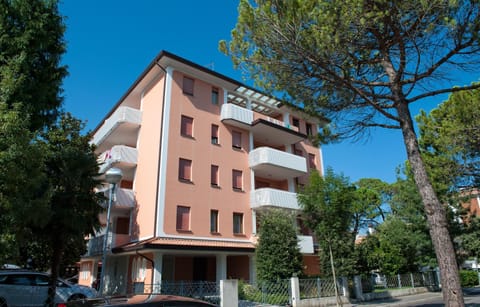 Property building, Facade/entrance, Parking