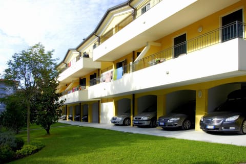 Property building, Facade/entrance, Parking