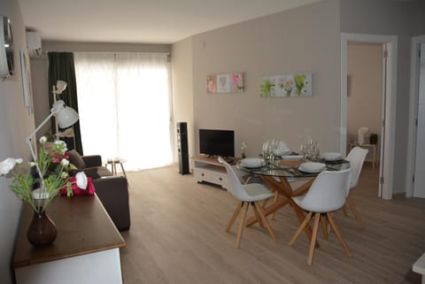 Staff, Communal lounge/ TV room, Balcony/Terrace, Family
