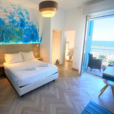 Bed, Balcony/Terrace, Photo of the whole room, Bedroom, Sea view