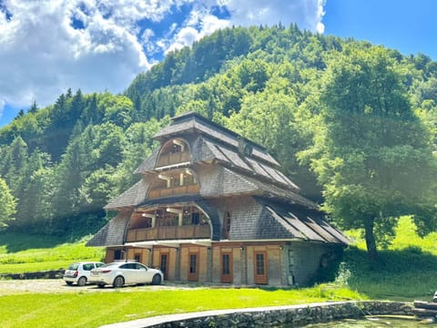 Property building, Nearby landmark, Spring, Day, Natural landscape, Landmark view, Mountain view