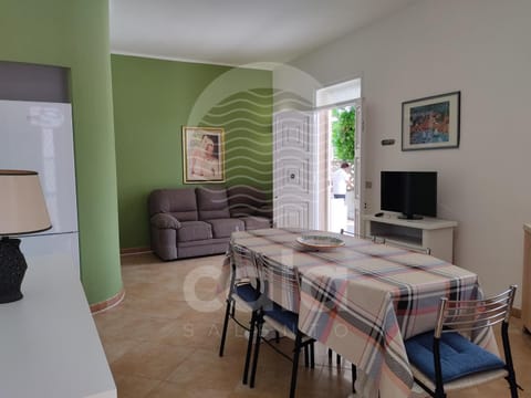 Communal lounge/ TV room, Living room, Seating area, Dining area