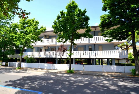 Property building, Facade/entrance, Parking