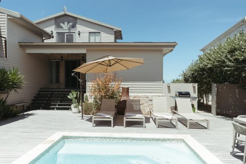 Facade/entrance, Day, BBQ facilities, Garden, Dining area, Pool view, Swimming pool, sunbed