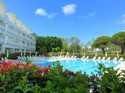 Property building, Swimming pool