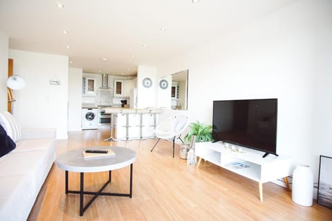 Kitchen or kitchenette, Living room, Dining area