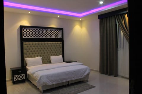Bed, Photo of the whole room, Decorative detail