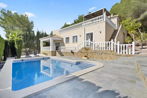 Property building, Garden, Hot Tub, Balcony/Terrace, Pool view, Swimming pool, children, Family, sunbed