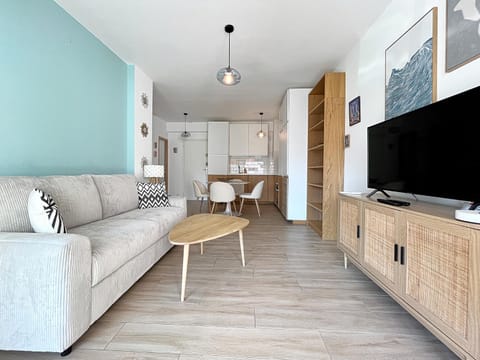 TV and multimedia, Kitchen or kitchenette, Living room, Dining area